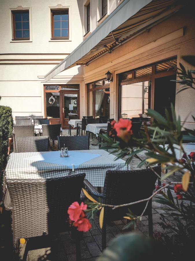 Restaurant Pansion Wien Cierny Brod Extérieur photo